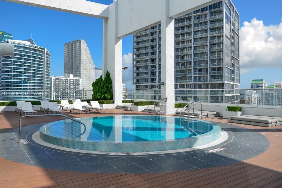 image 500 Brickell West Condo14