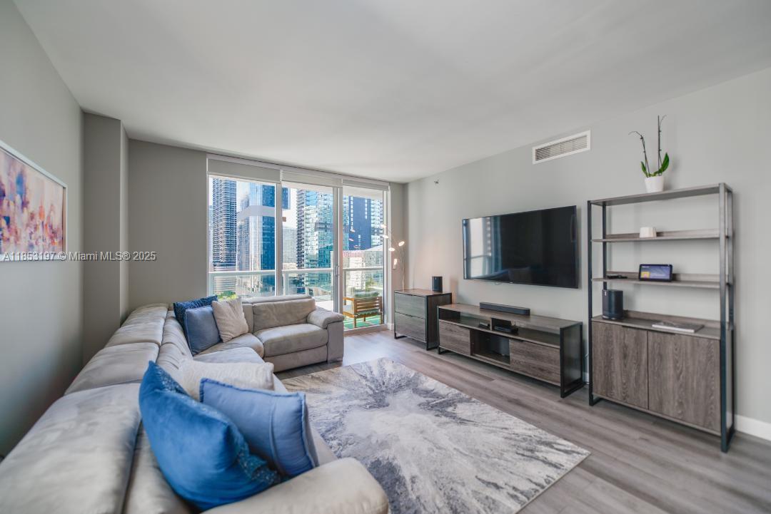 image 500 Brickell West Condo2