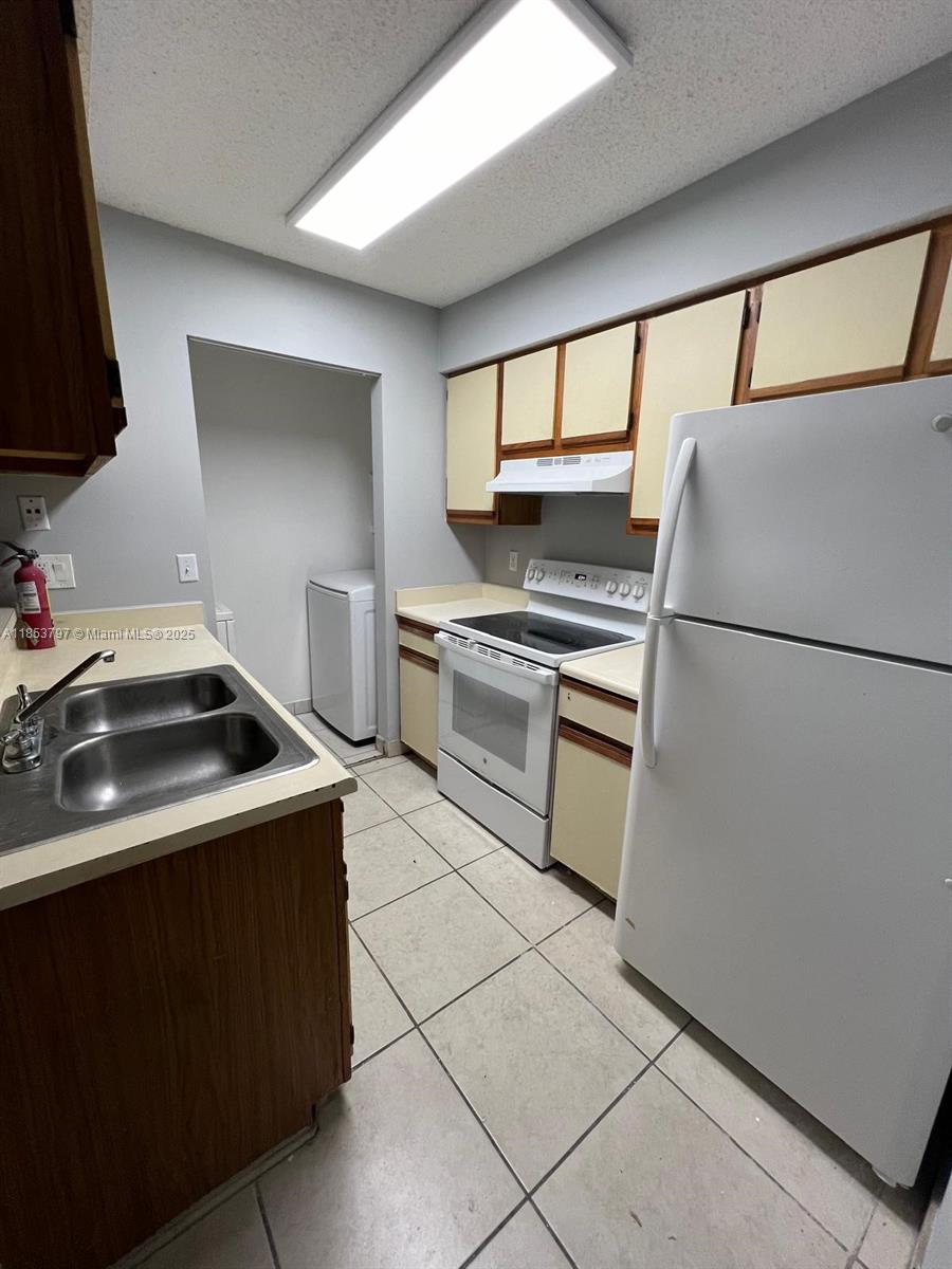 1261 SW 46th Ave #2005