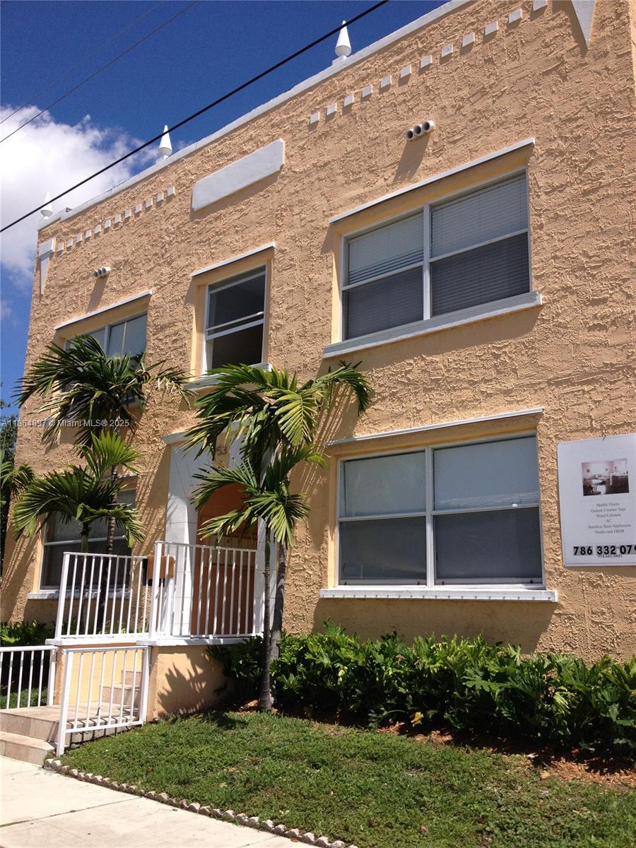 953 SW 10th St #3