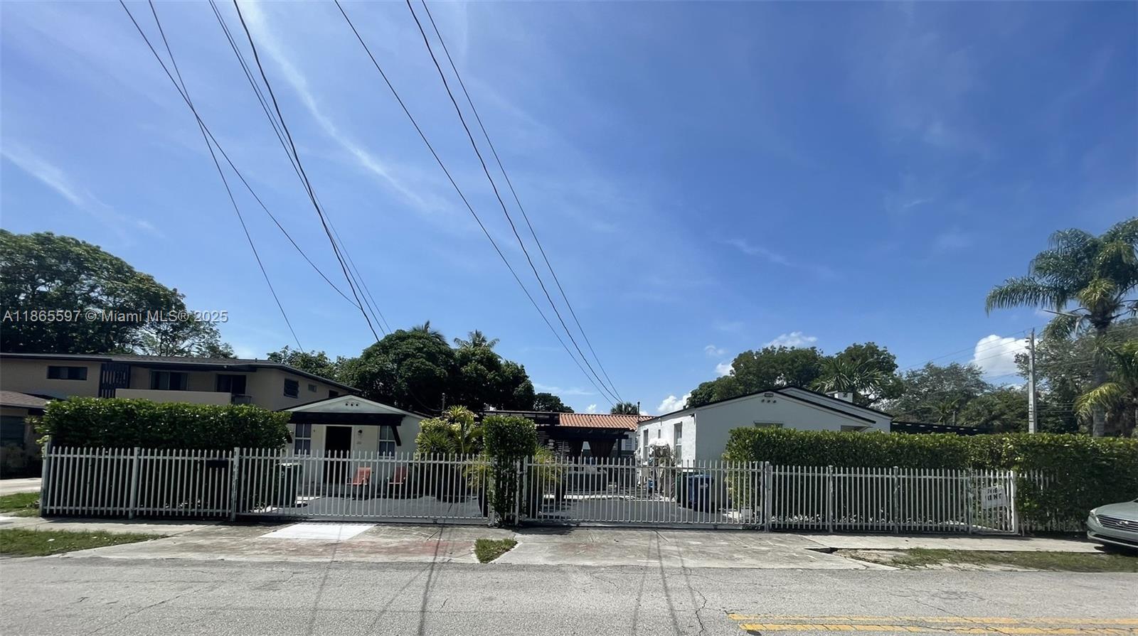 200-210 NE 110th St #200-210