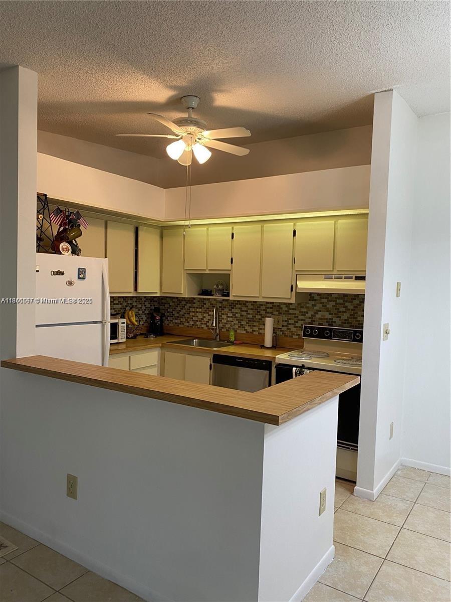 10407 E Clairmont Cir #210