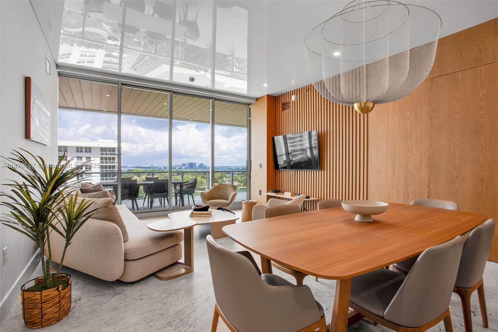 5775 Collins Ave #1105