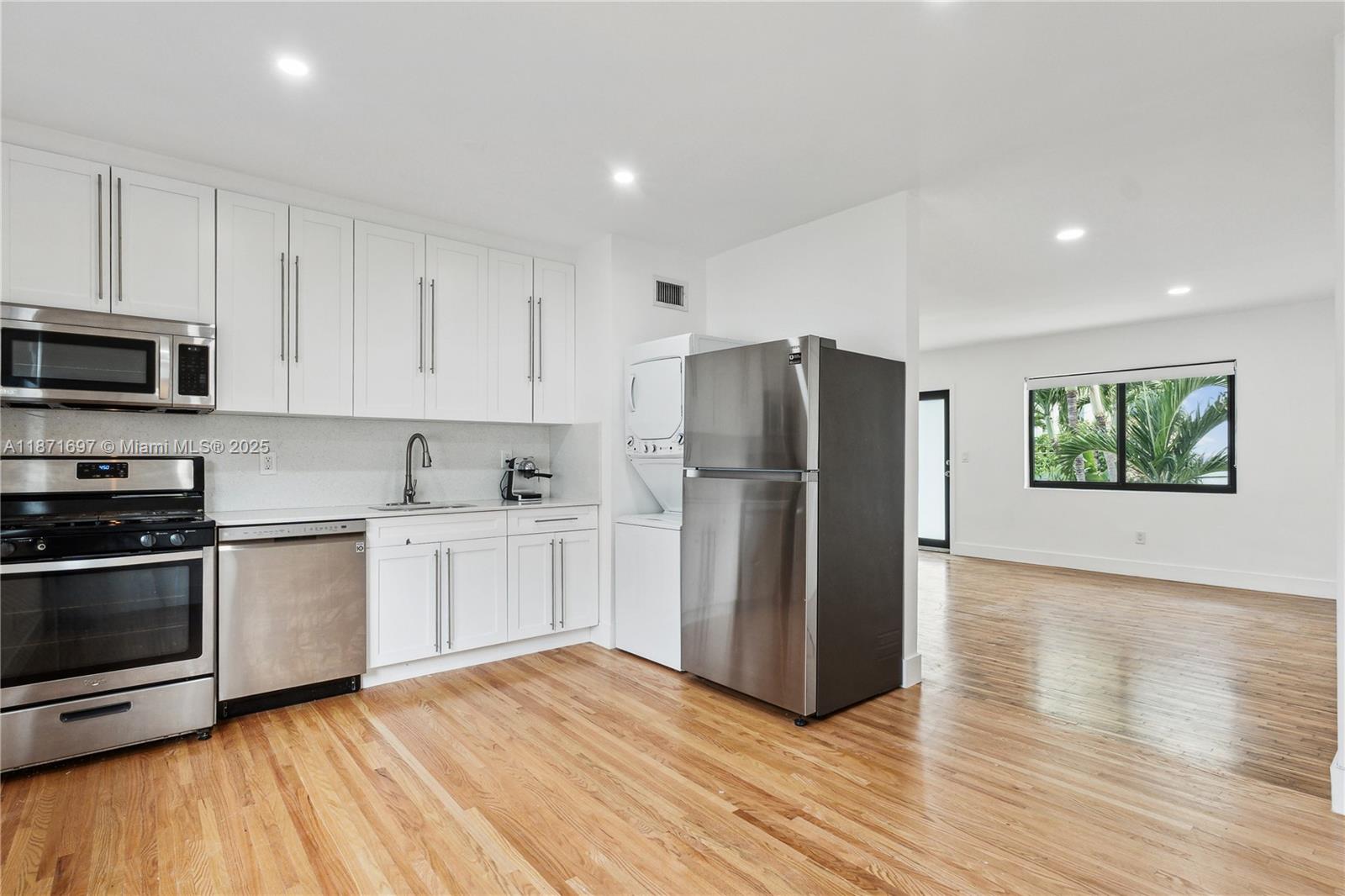 8010 Crespi Blvd #4