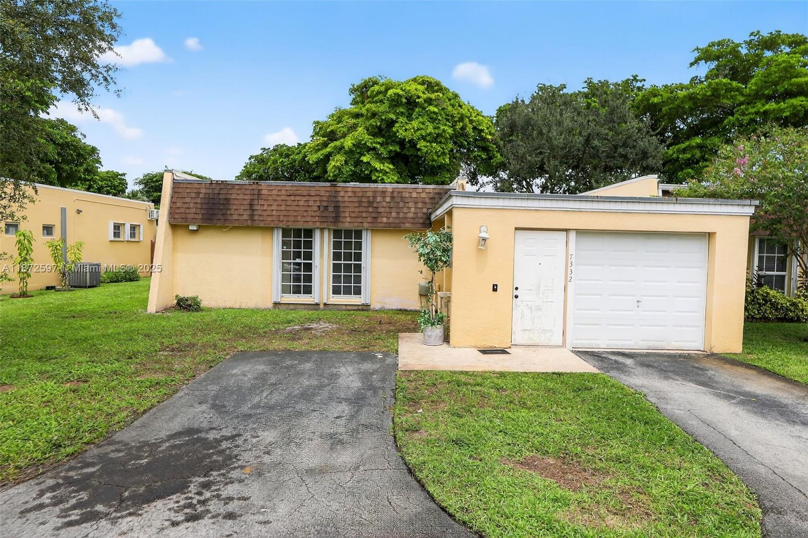 7332 Bay Hl Dr
