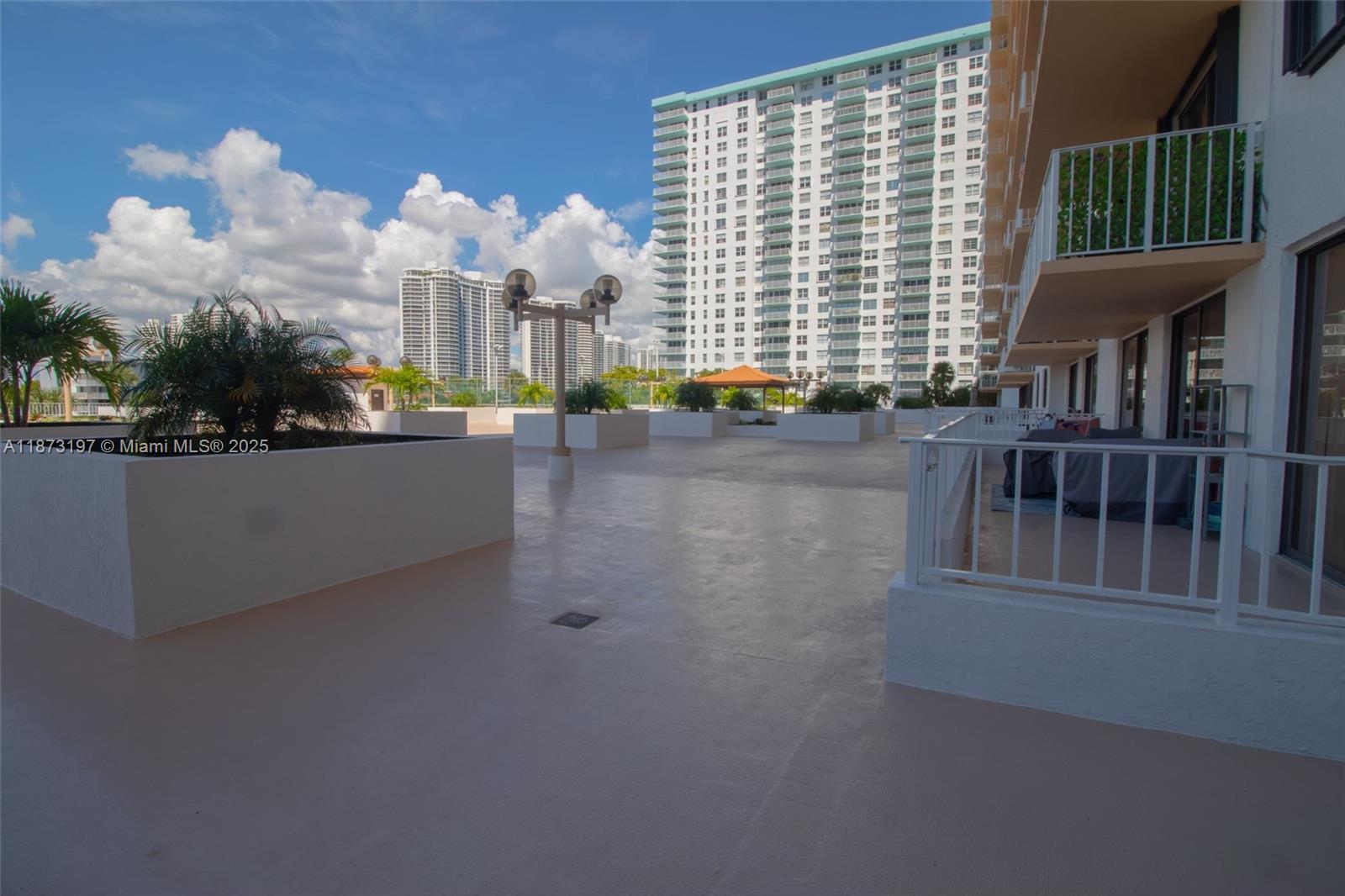 image Winston Towers26