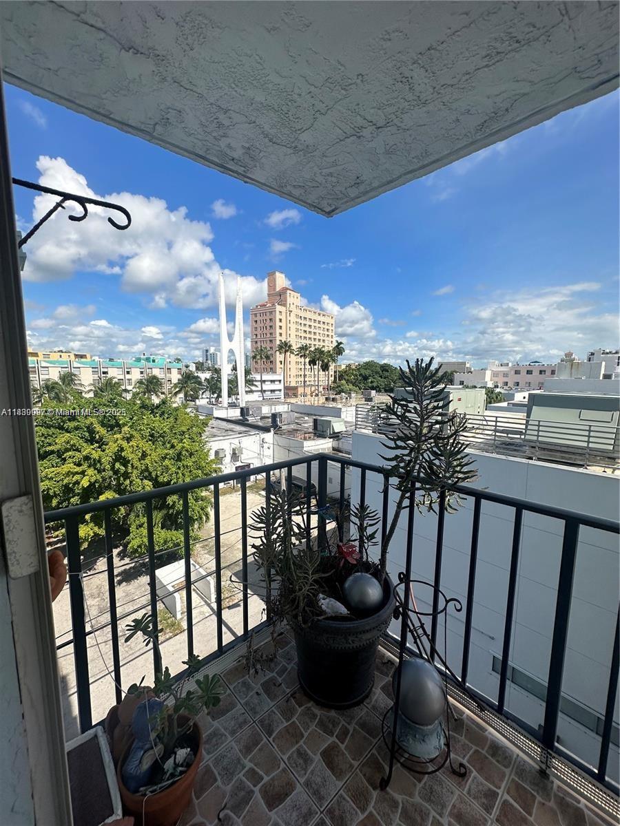 720 Collins Ave #506