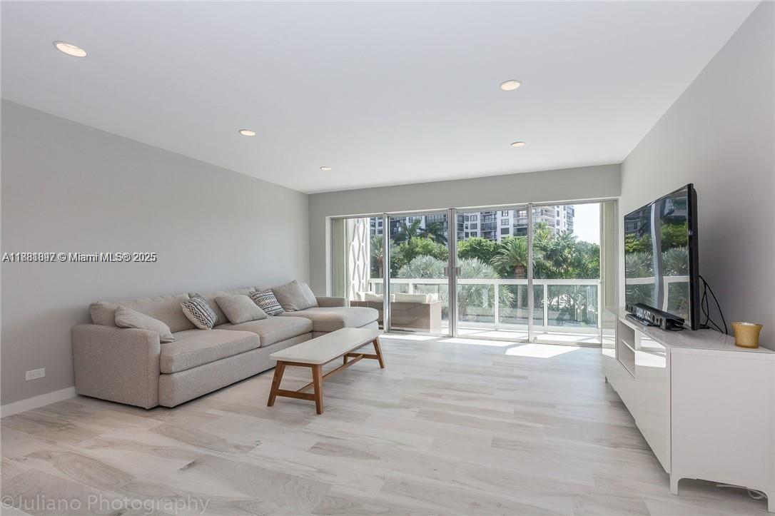 2451 Brickell Ave #3E