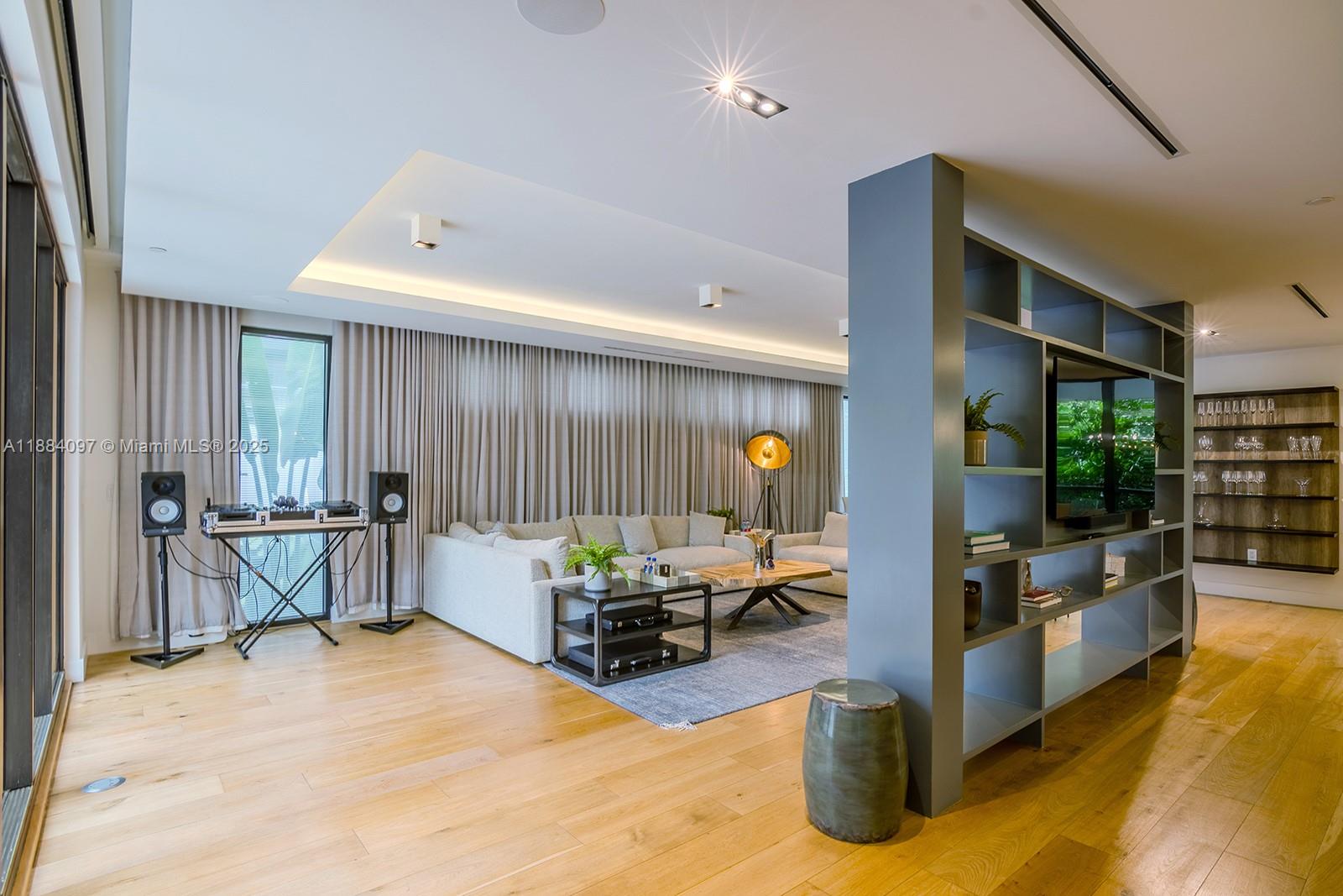 350 Meridian Ave #PH Miami Beach, FL 33139 350 Meridian Ave #PH Miami Beach, FL 33139