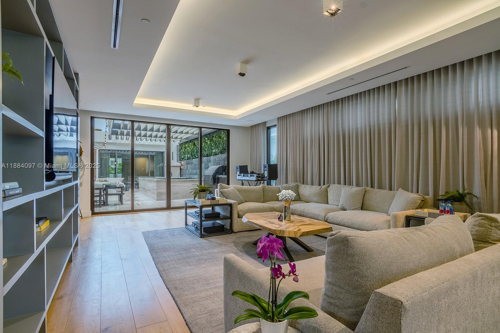 350 Meridian Ave #PH Miami Beach, FL 33139 350 Meridian Ave #PH Miami Beach, FL 33139