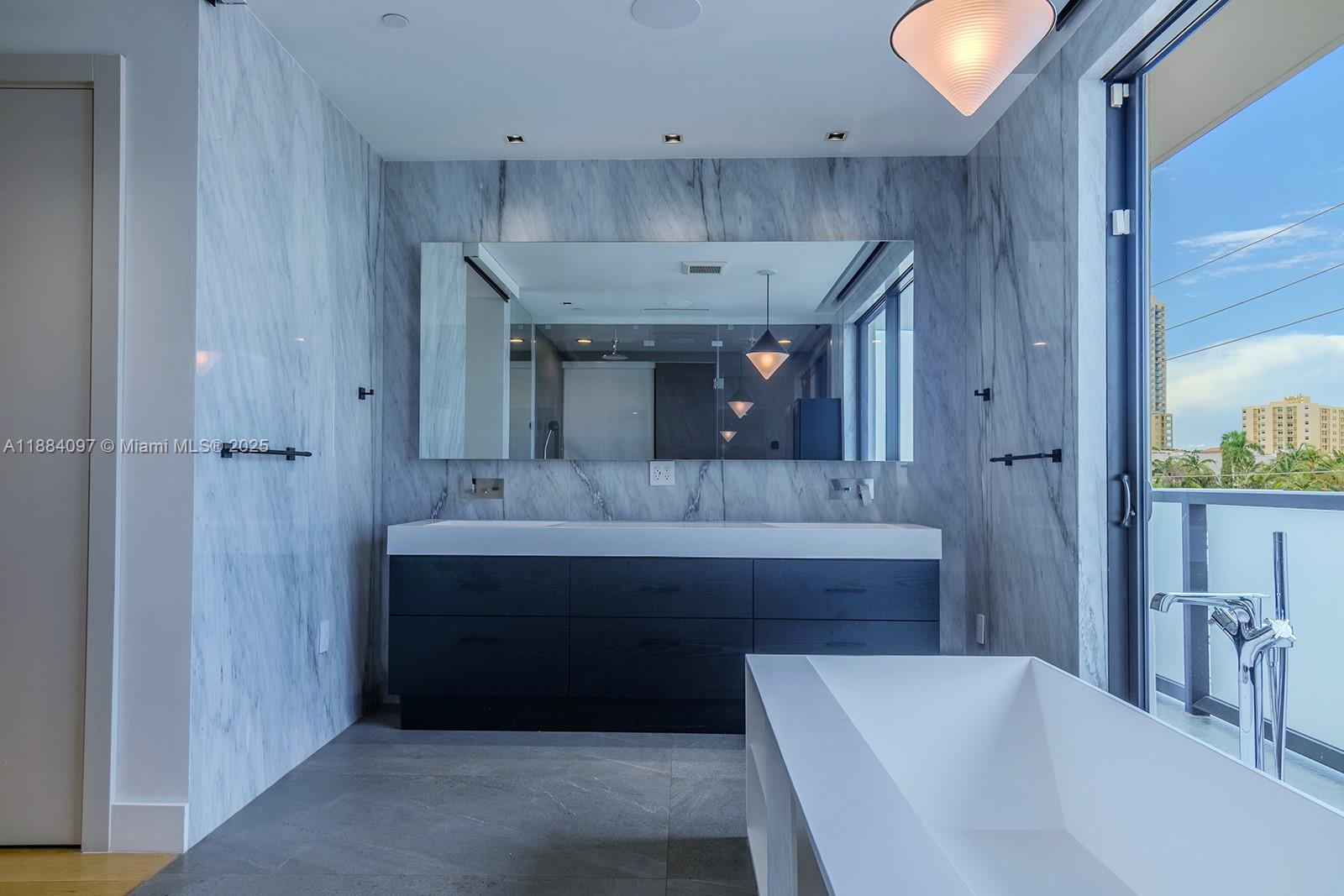 350 Meridian Ave #PH Miami Beach, FL 33139 350 Meridian Ave #PH Miami Beach, FL 33139