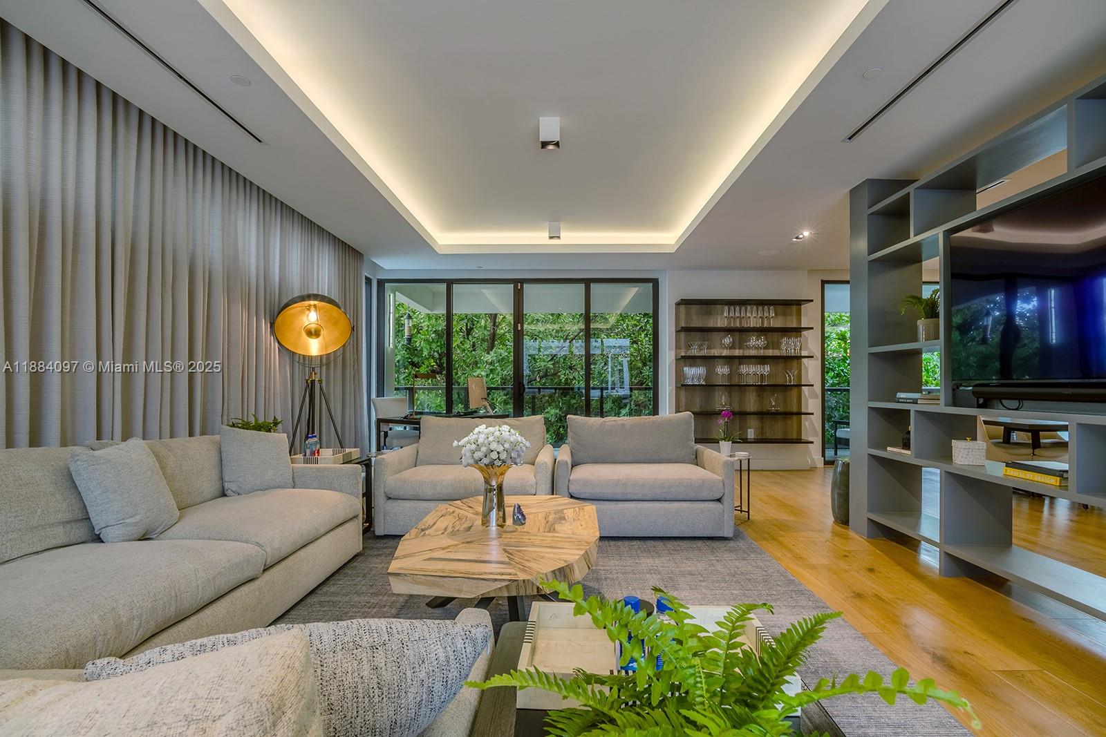 350 Meridian Ave #PH Miami Beach, FL 33139 350 Meridian Ave #PH Miami Beach, FL 33139
