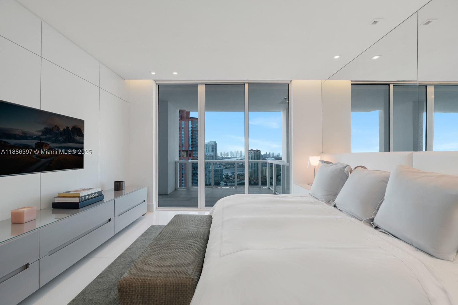 50 S Pointe Dr #2903 Miami Beach, FL 33139