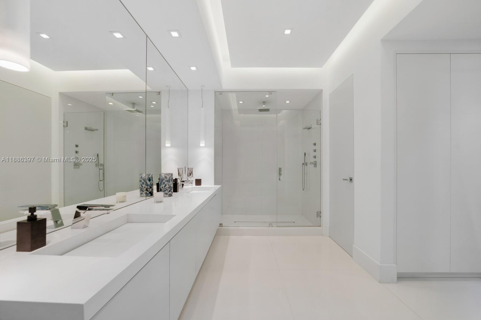 50 S Pointe Dr #2903 Miami Beach, FL 33139