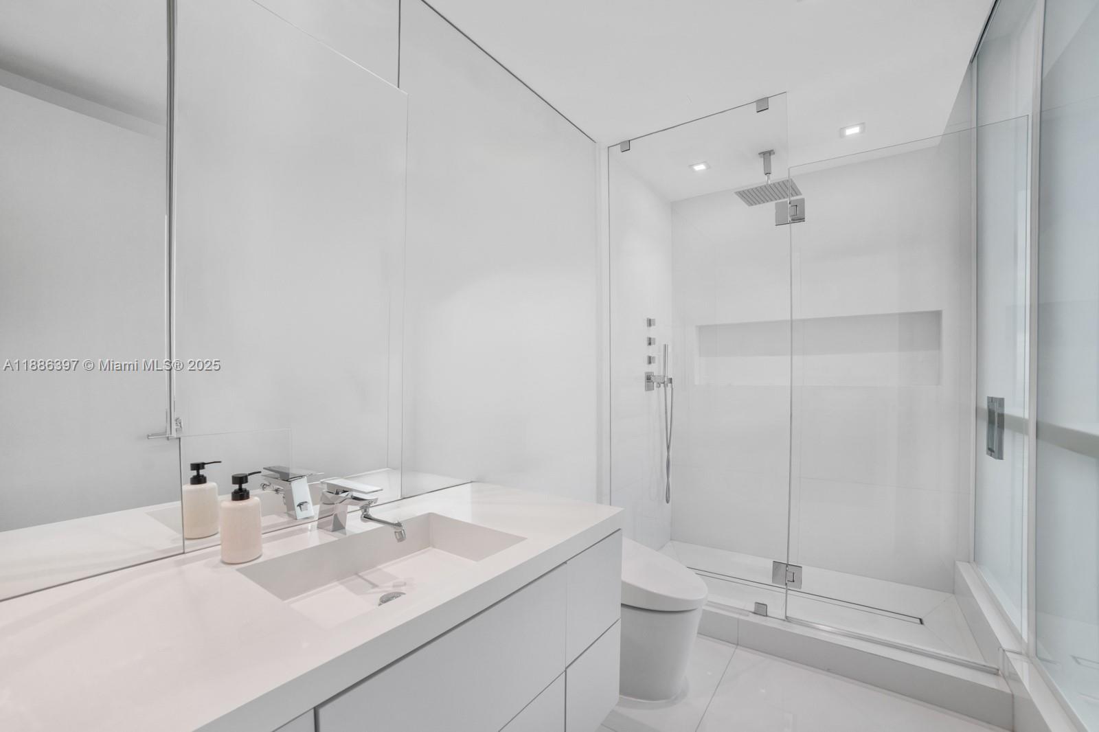 50 S Pointe Dr #2903 Miami Beach, FL 33139