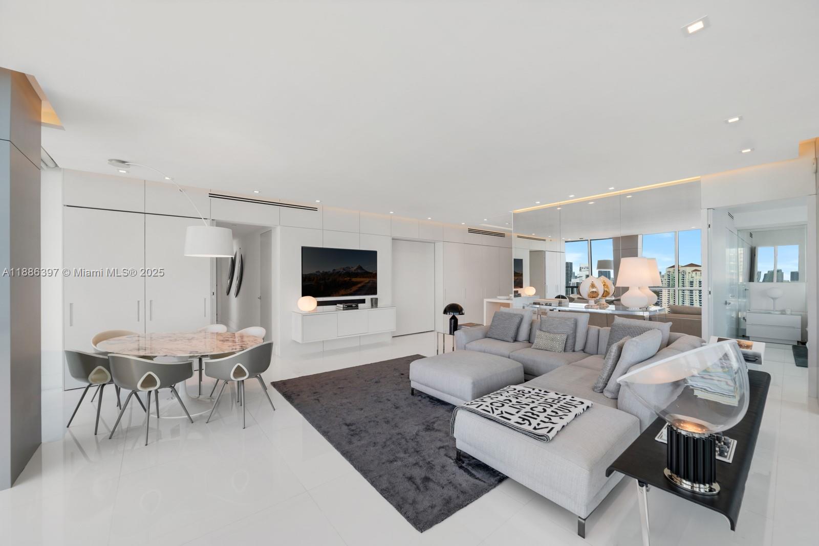 50 S Pointe Dr #2903 Miami Beach, FL 33139