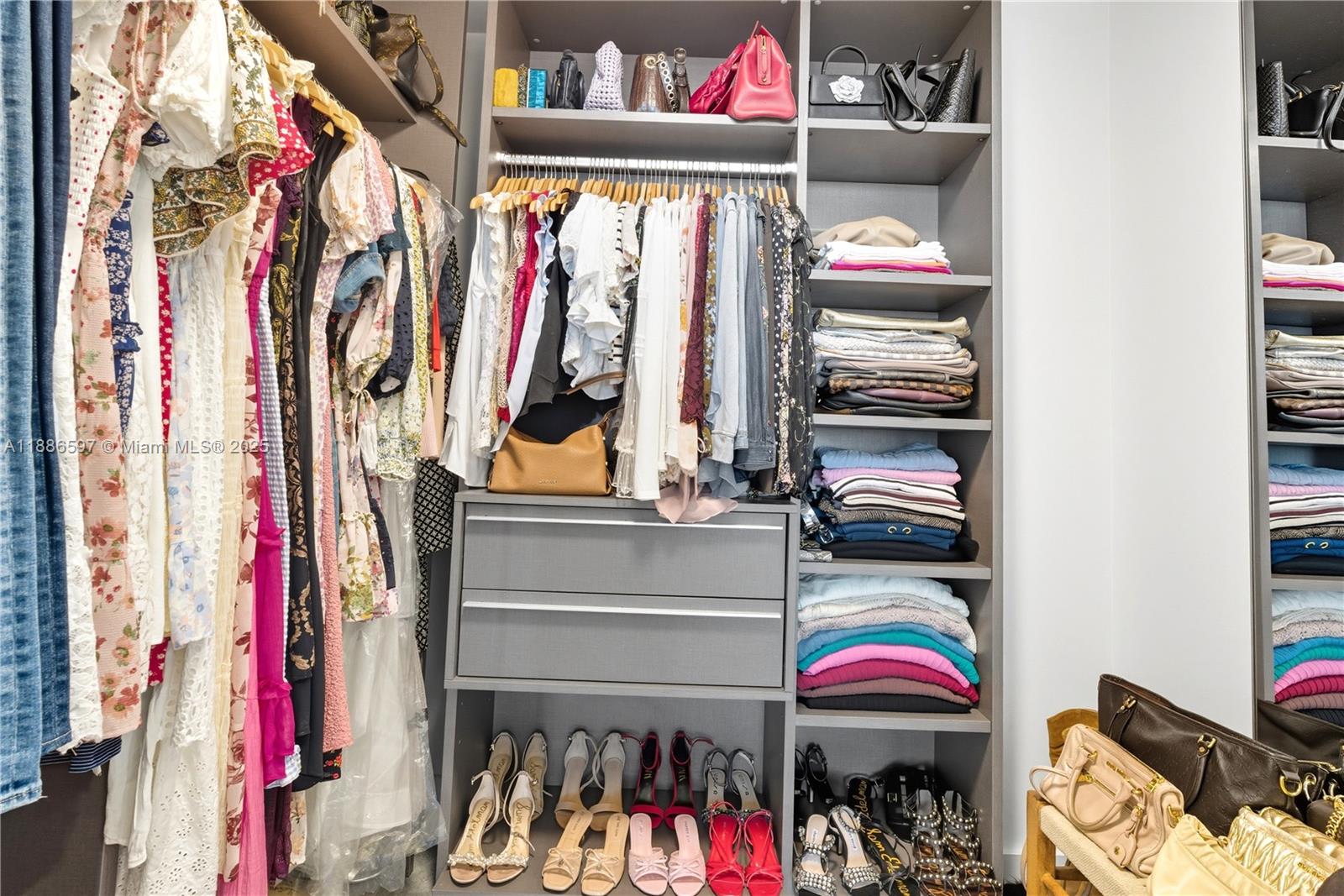 image Icon Bay Condo17