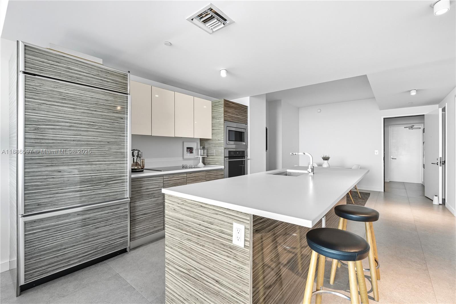 image Icon Bay Condo18