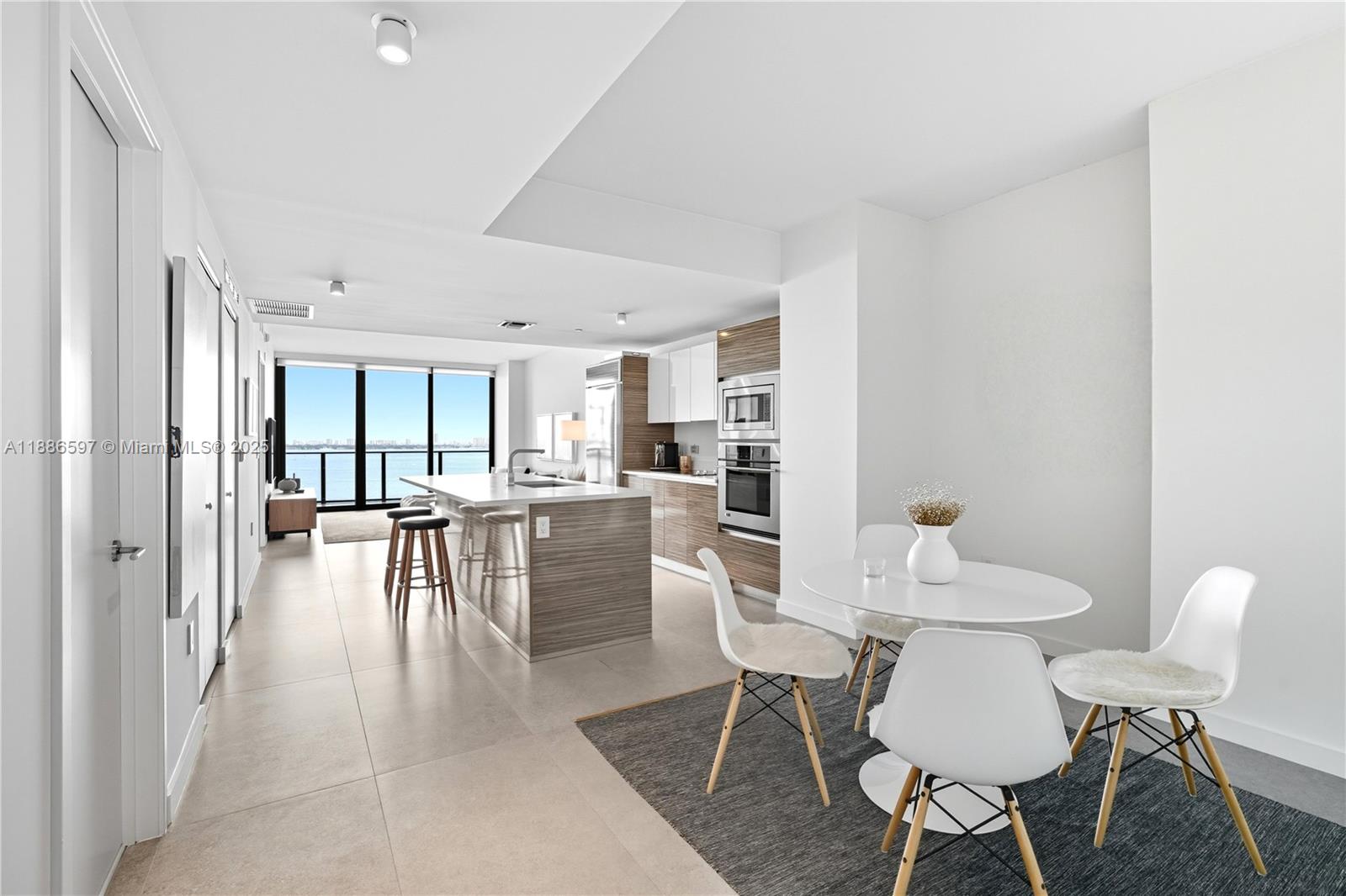 image Icon Bay Condo1