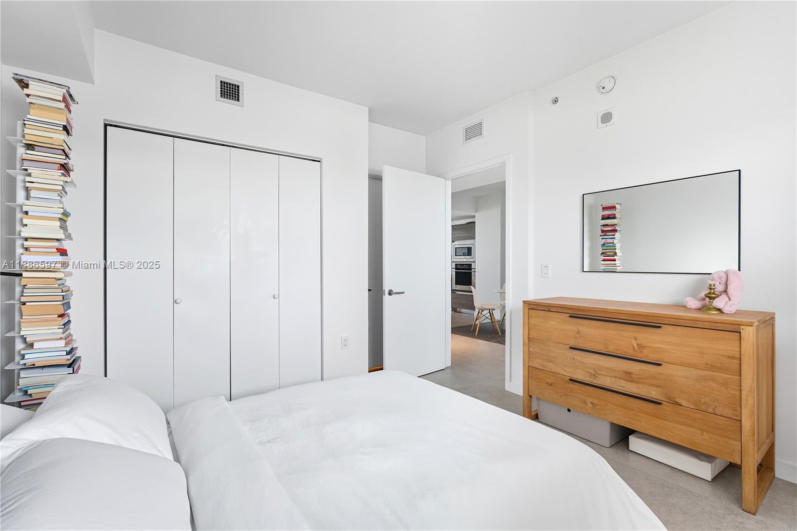 image Icon Bay Condo22