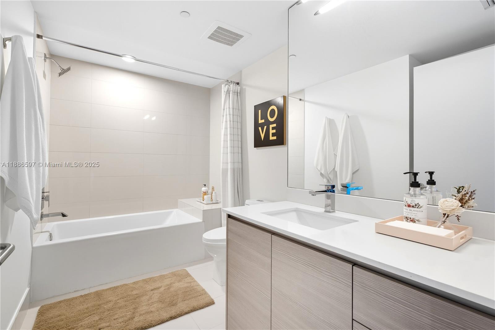 image Icon Bay Condo23