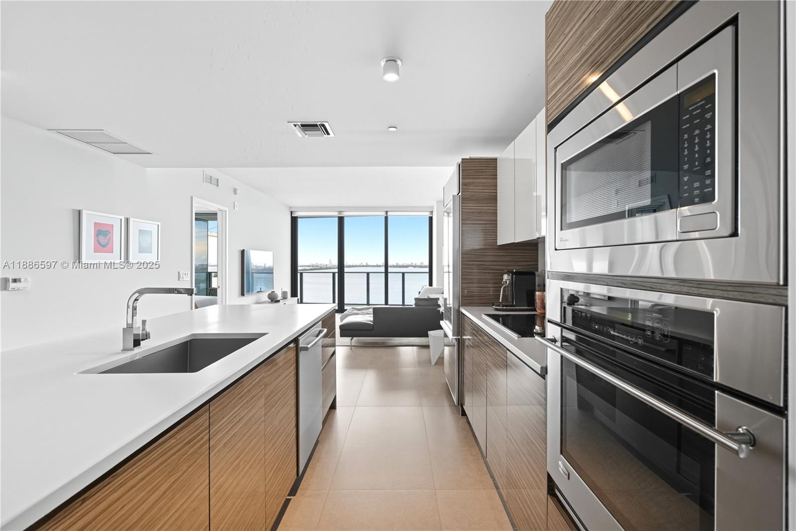 image Icon Bay Condo2