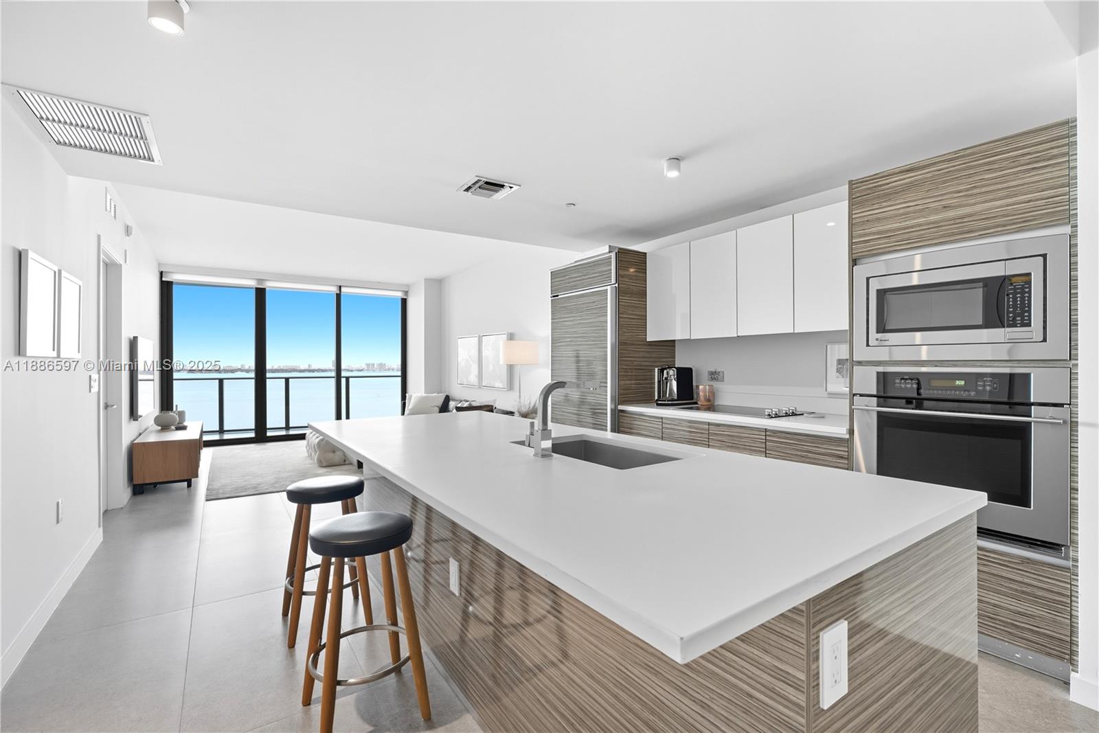 image Icon Bay Condo3