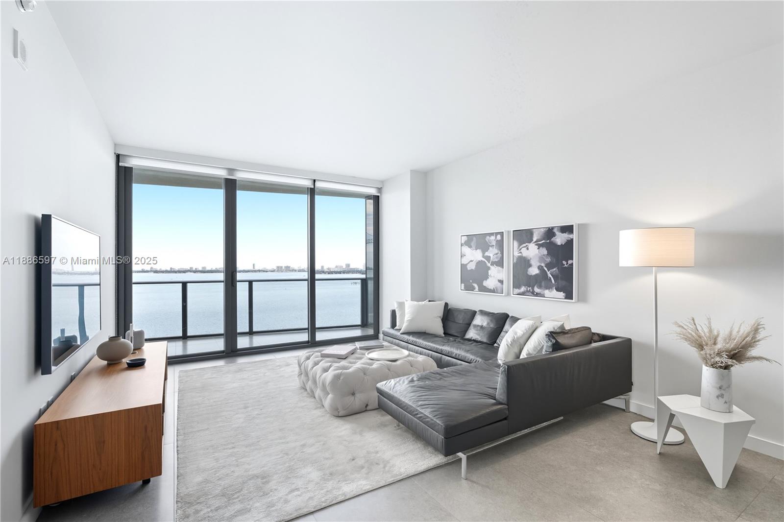 image Icon Bay Condo5