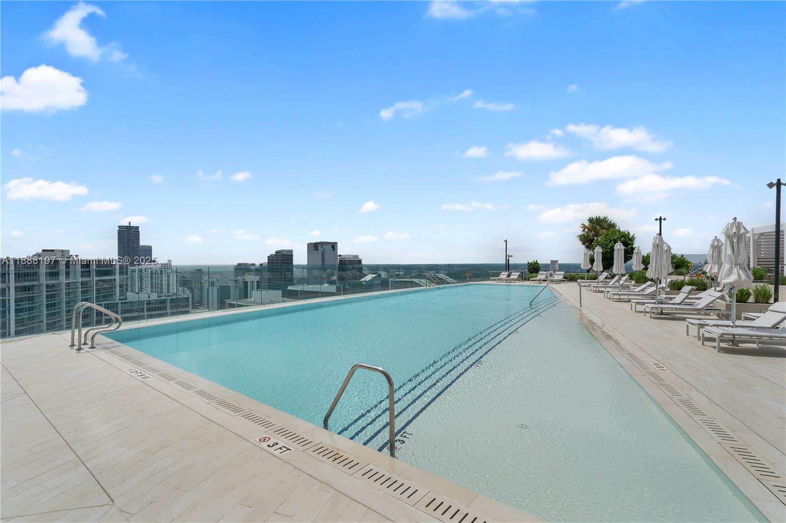 image Aston Martin Residences42