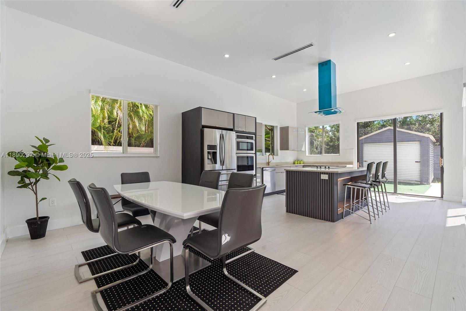 11811 SW 82th Rd Miami, FL 33156 11811 SW 82th Rd Miami, FL 33156
