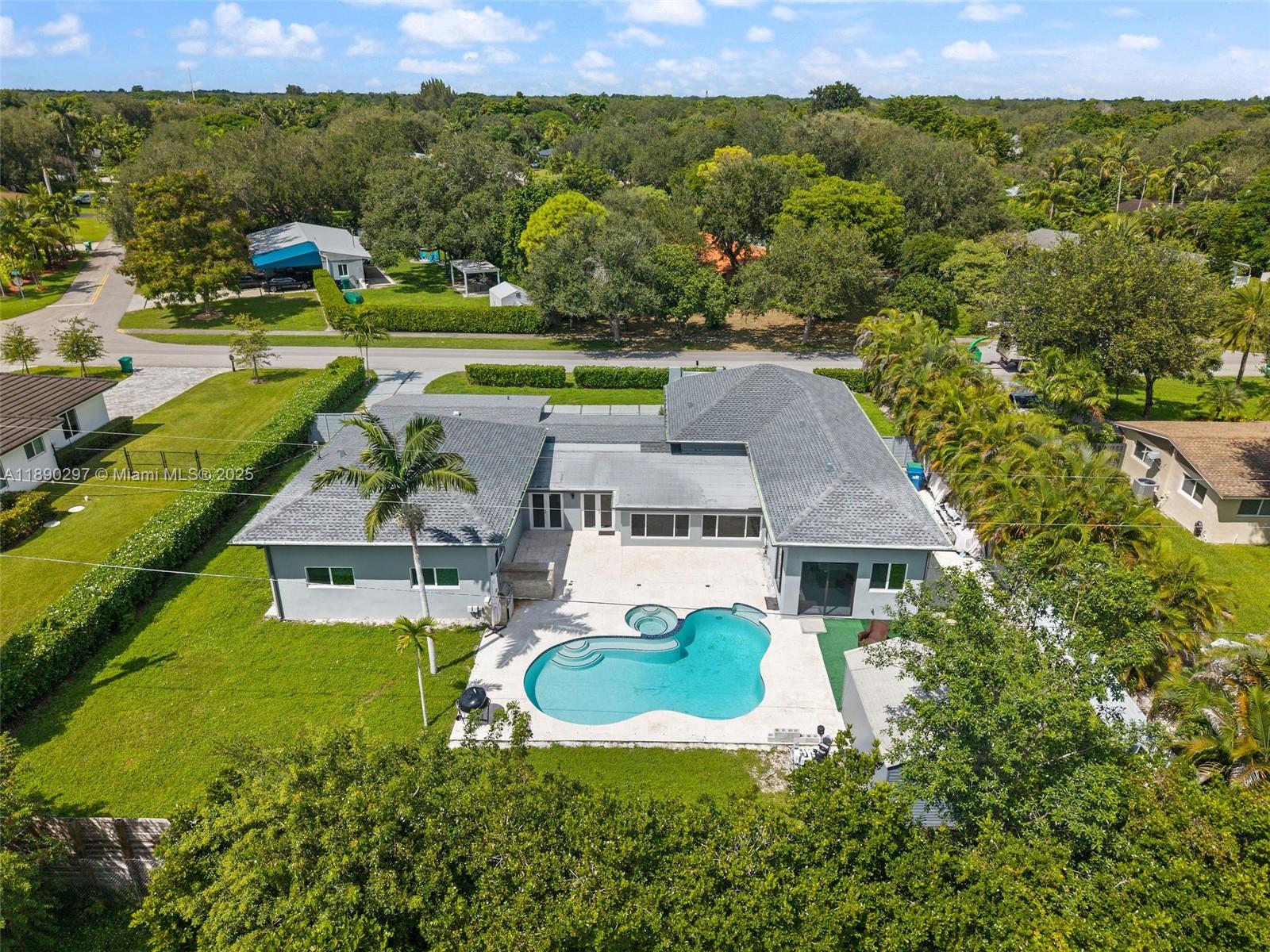 11811 SW 82th Rd Miami, FL 33156 11811 SW 82th Rd Miami, FL 33156