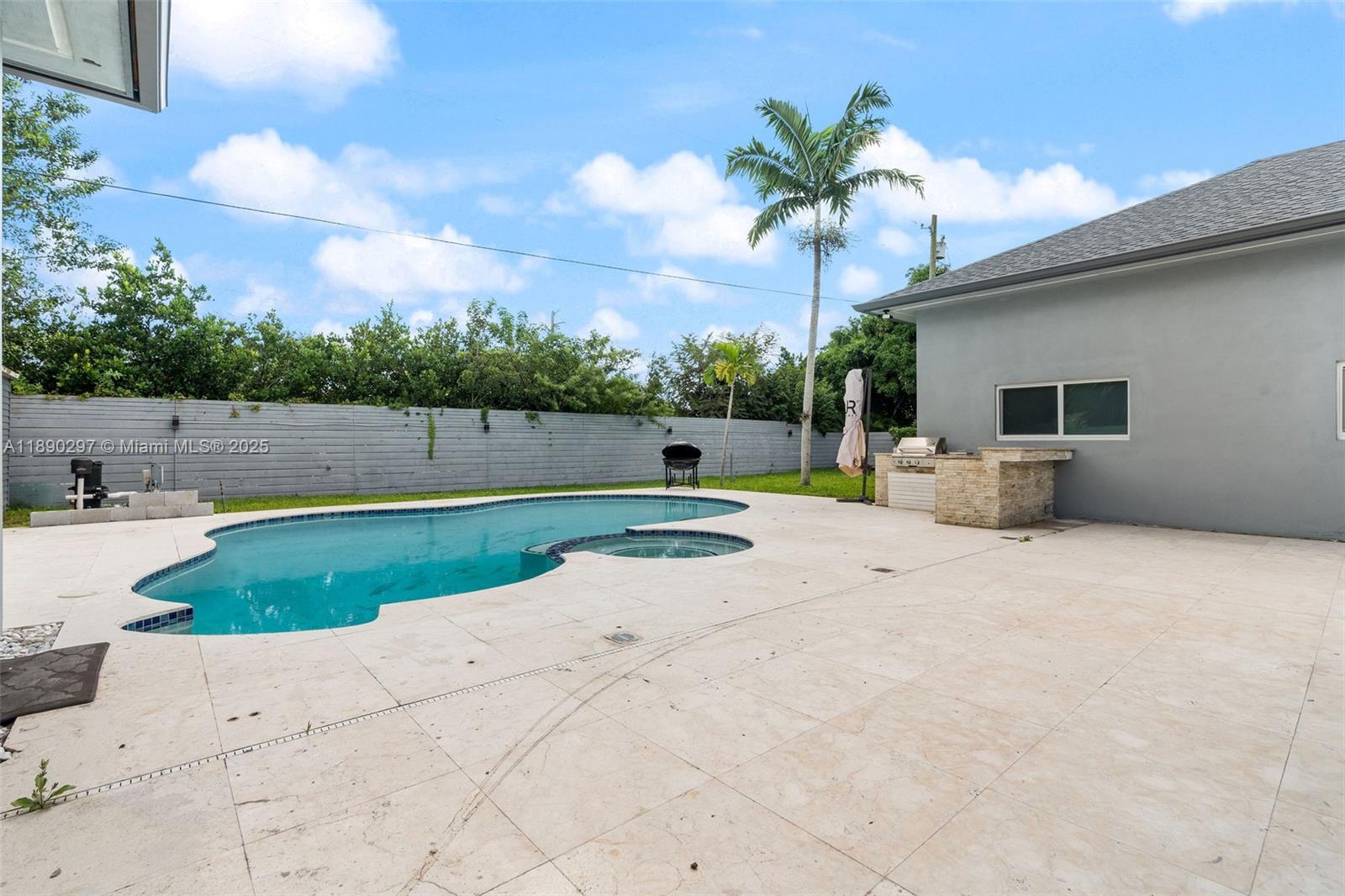 11811 SW 82th Rd Miami, FL 33156 11811 SW 82th Rd Miami, FL 33156