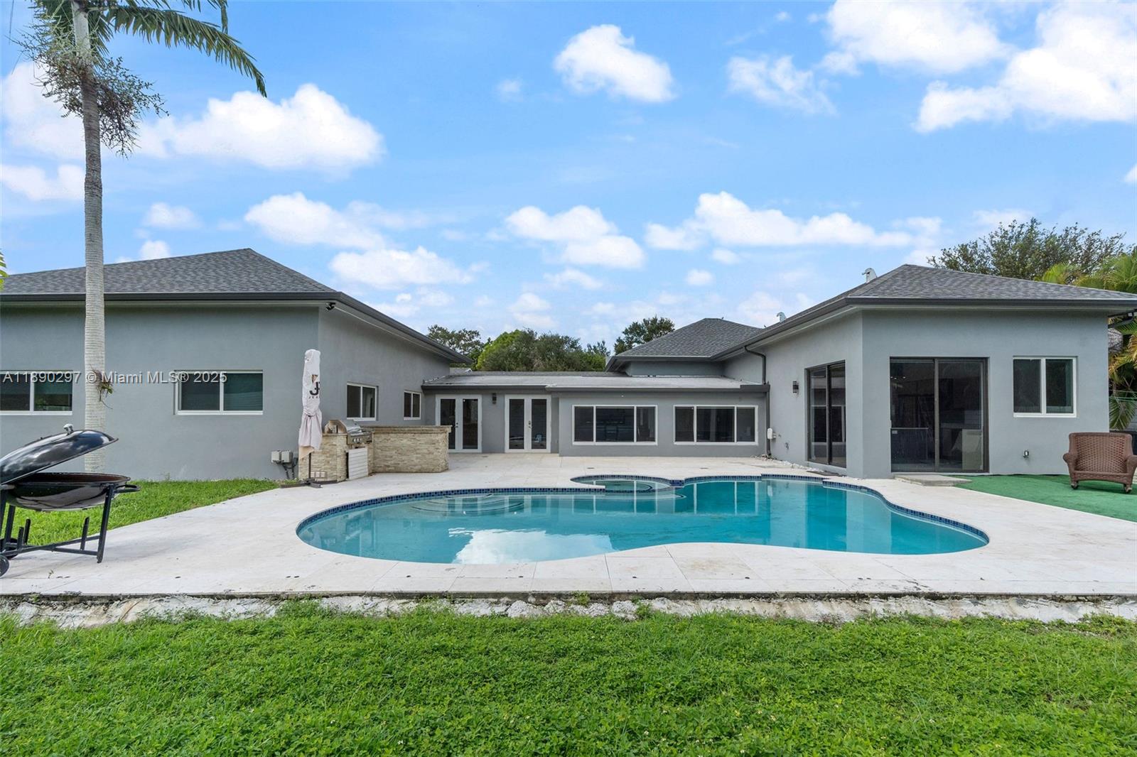 11811 SW 82th Rd Miami, FL 33156 11811 SW 82th Rd Miami, FL 33156