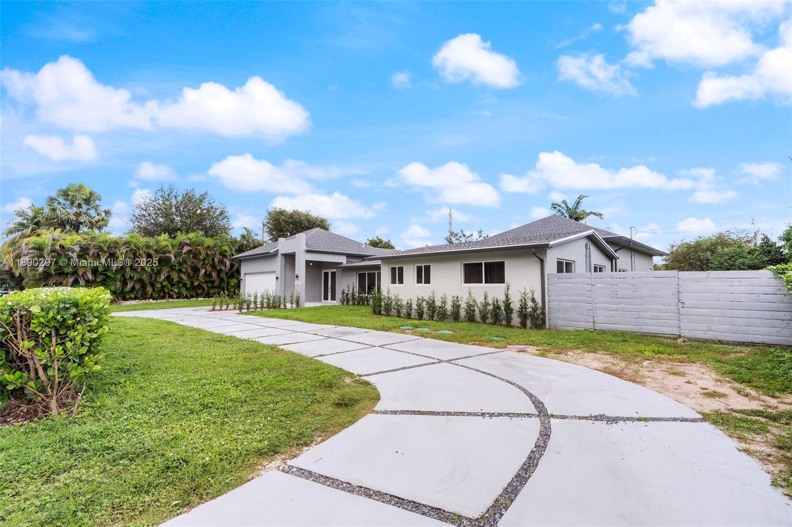 11811 SW 82th Rd Miami, FL 33156 11811 SW 82th Rd Miami, FL 33156