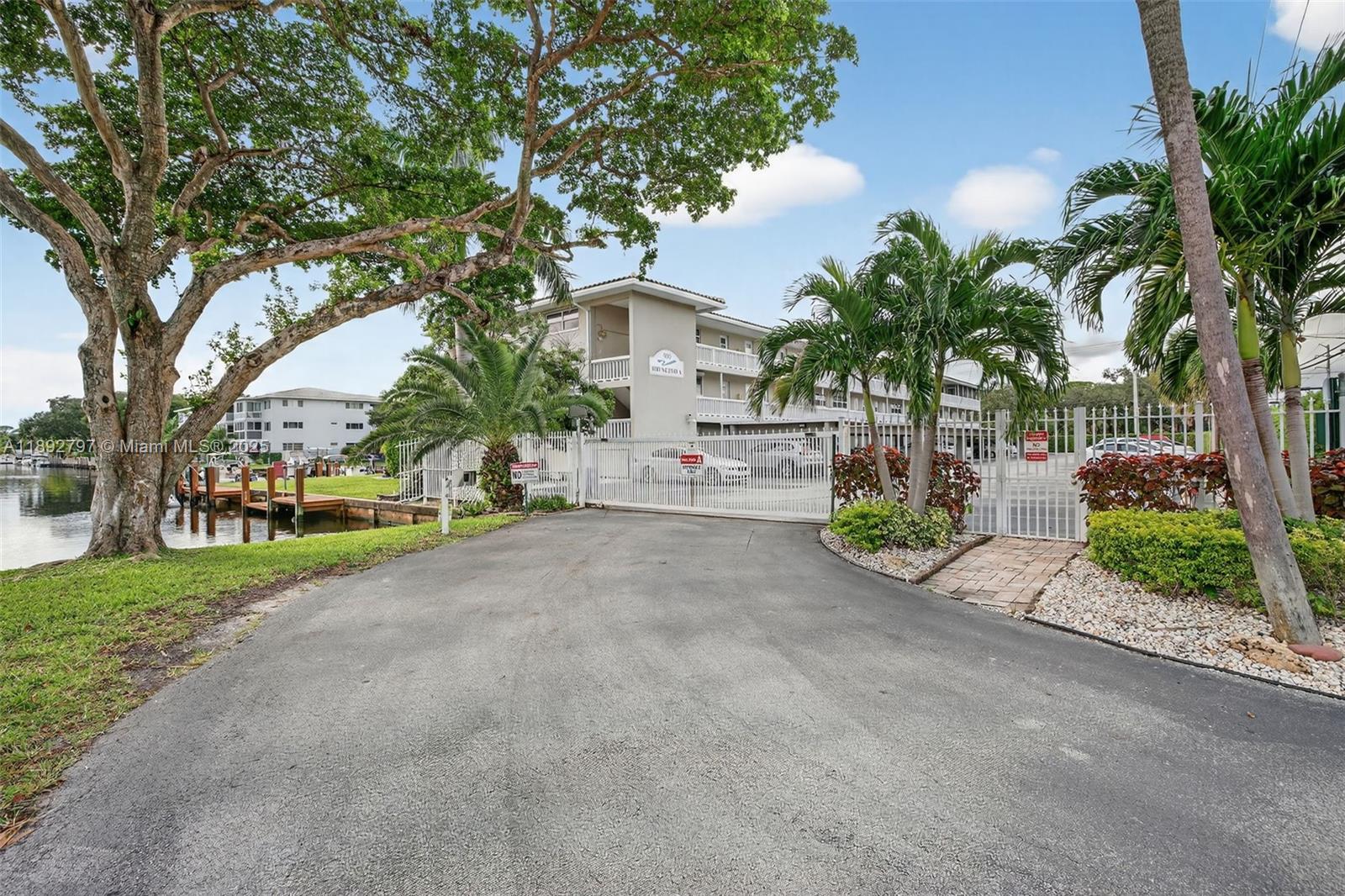 900 SW 12th St #305 Fort Lauderdale, FL 33315 900 SW 12th St #305 Fort Lauderdale, FL 33315
