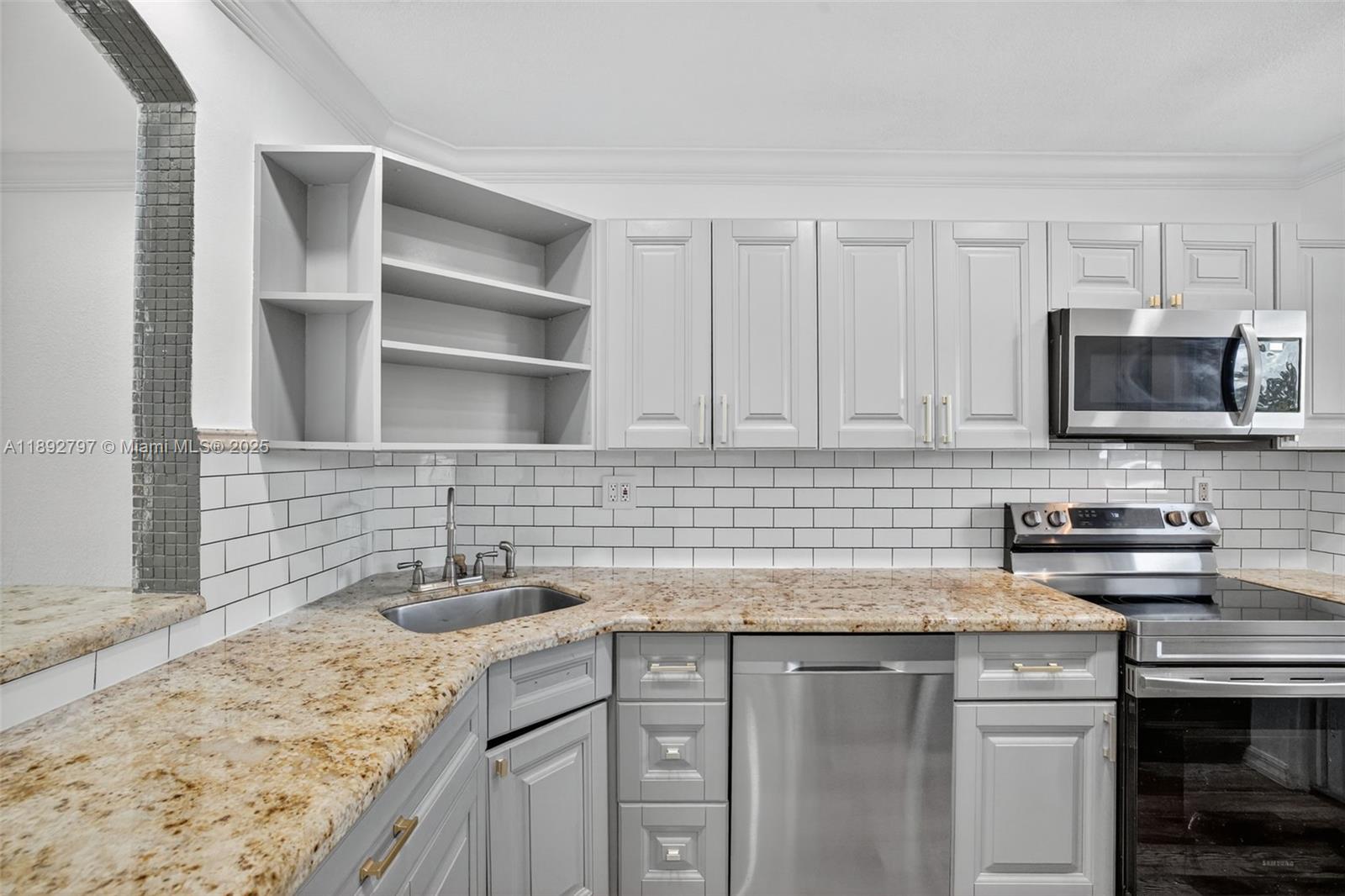 900 SW 12th St #305 Fort Lauderdale, FL 33315 900 SW 12th St #305 Fort Lauderdale, FL 33315