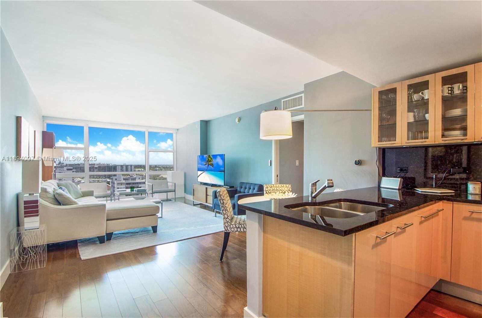 image Carillon Beach1