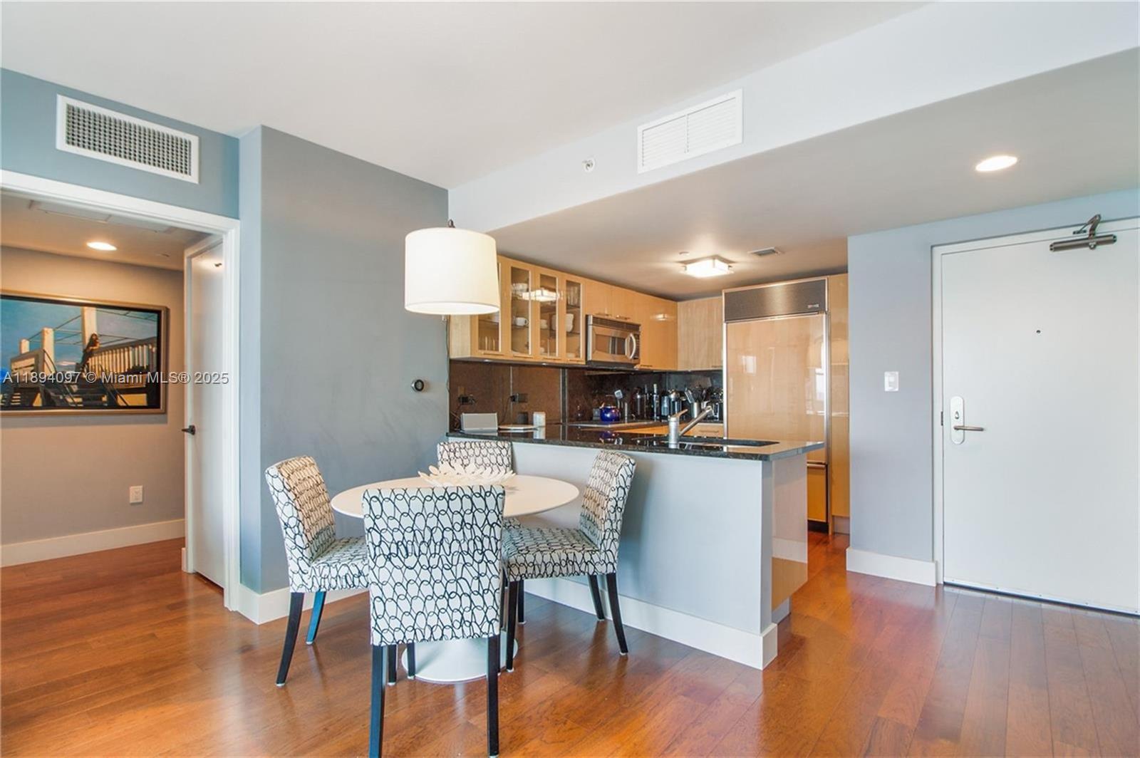 image Carillon Beach21