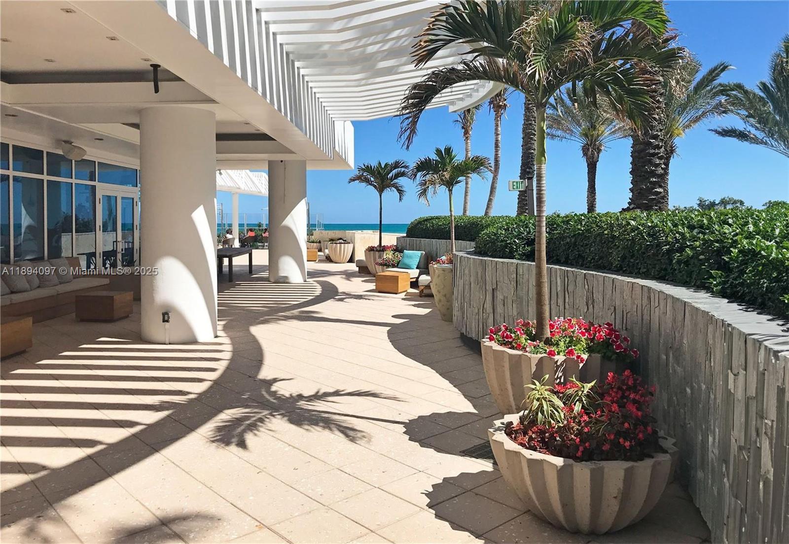 image Carillon Beach23