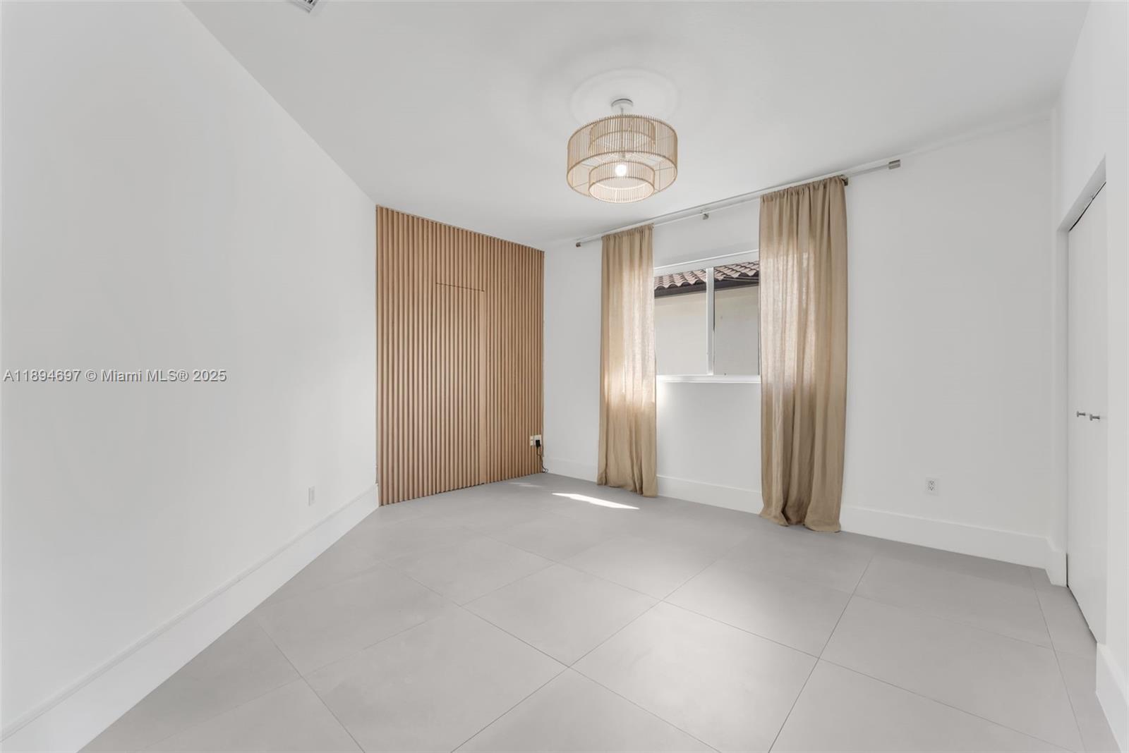 2924 Bridgeport Ave Miami, FL 33133