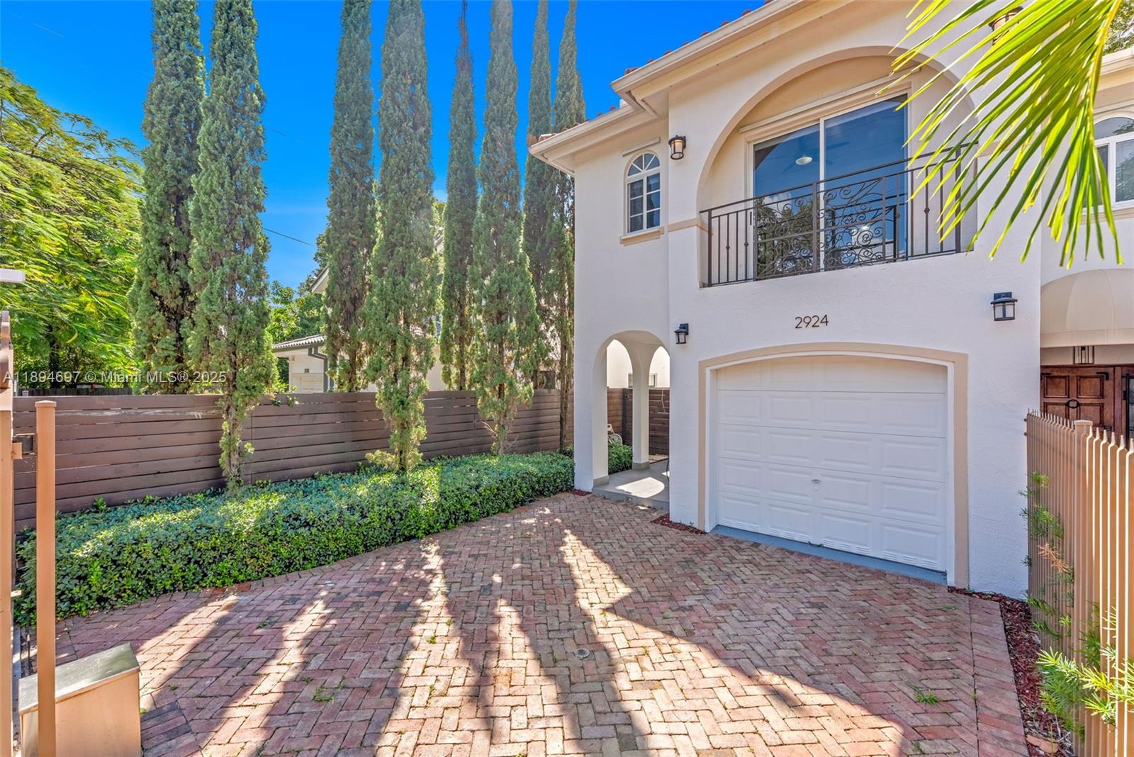 2924 Bridgeport Ave Miami, FL 33133