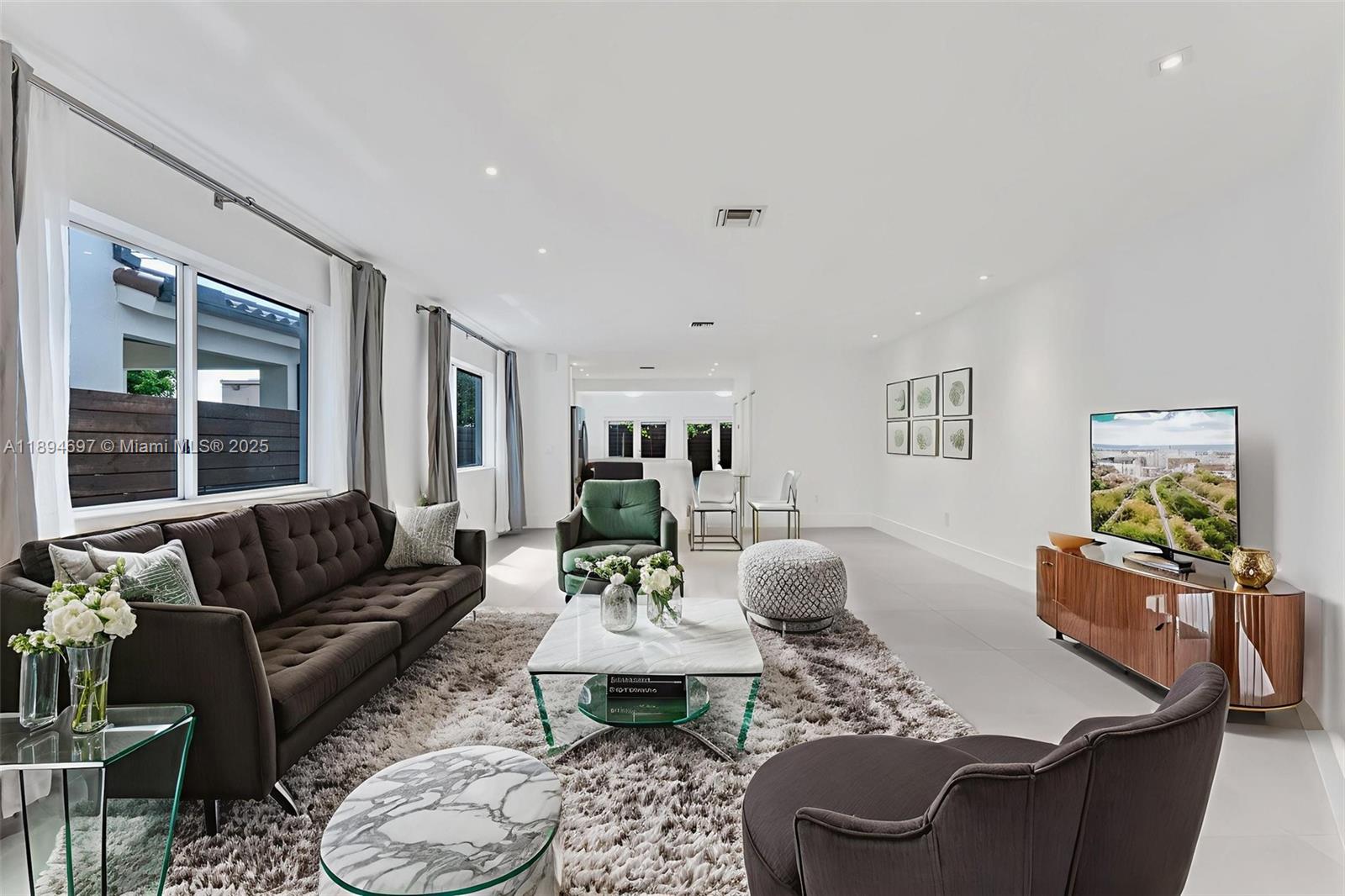 2924 Bridgeport Ave Miami, FL 33133