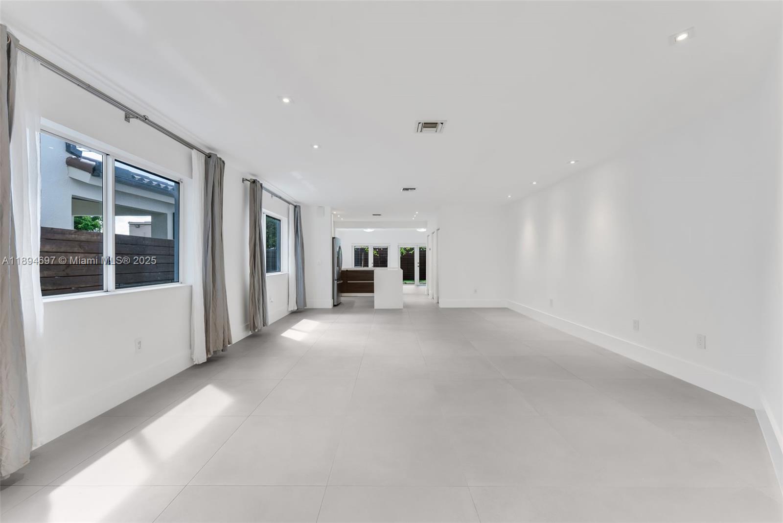 2924 Bridgeport Ave Miami, FL 33133