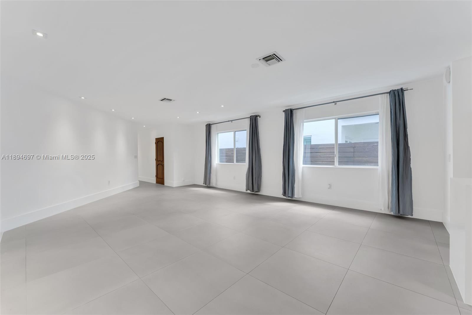 2924 Bridgeport Ave Miami, FL 33133