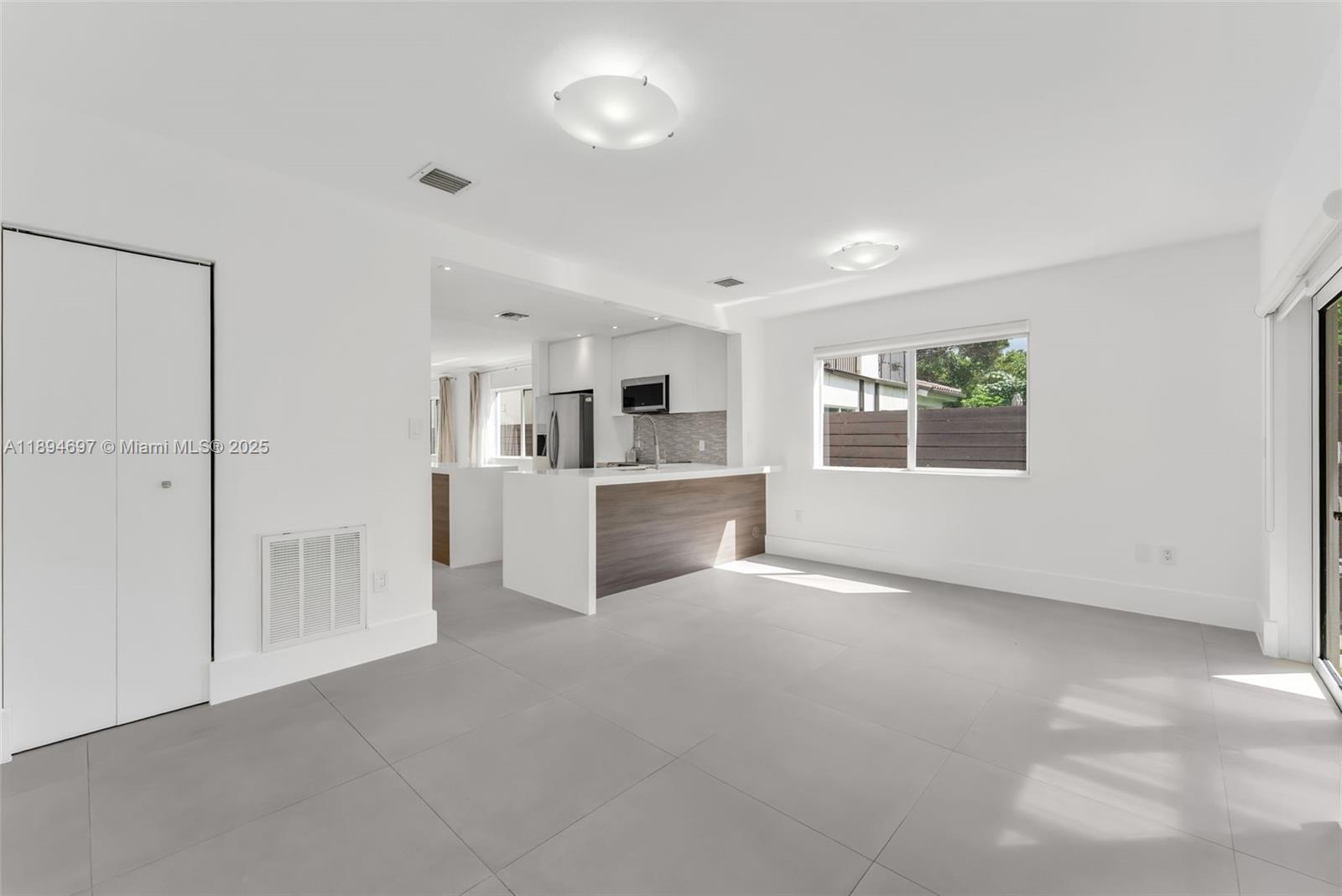 2924 Bridgeport Ave Miami, FL 33133