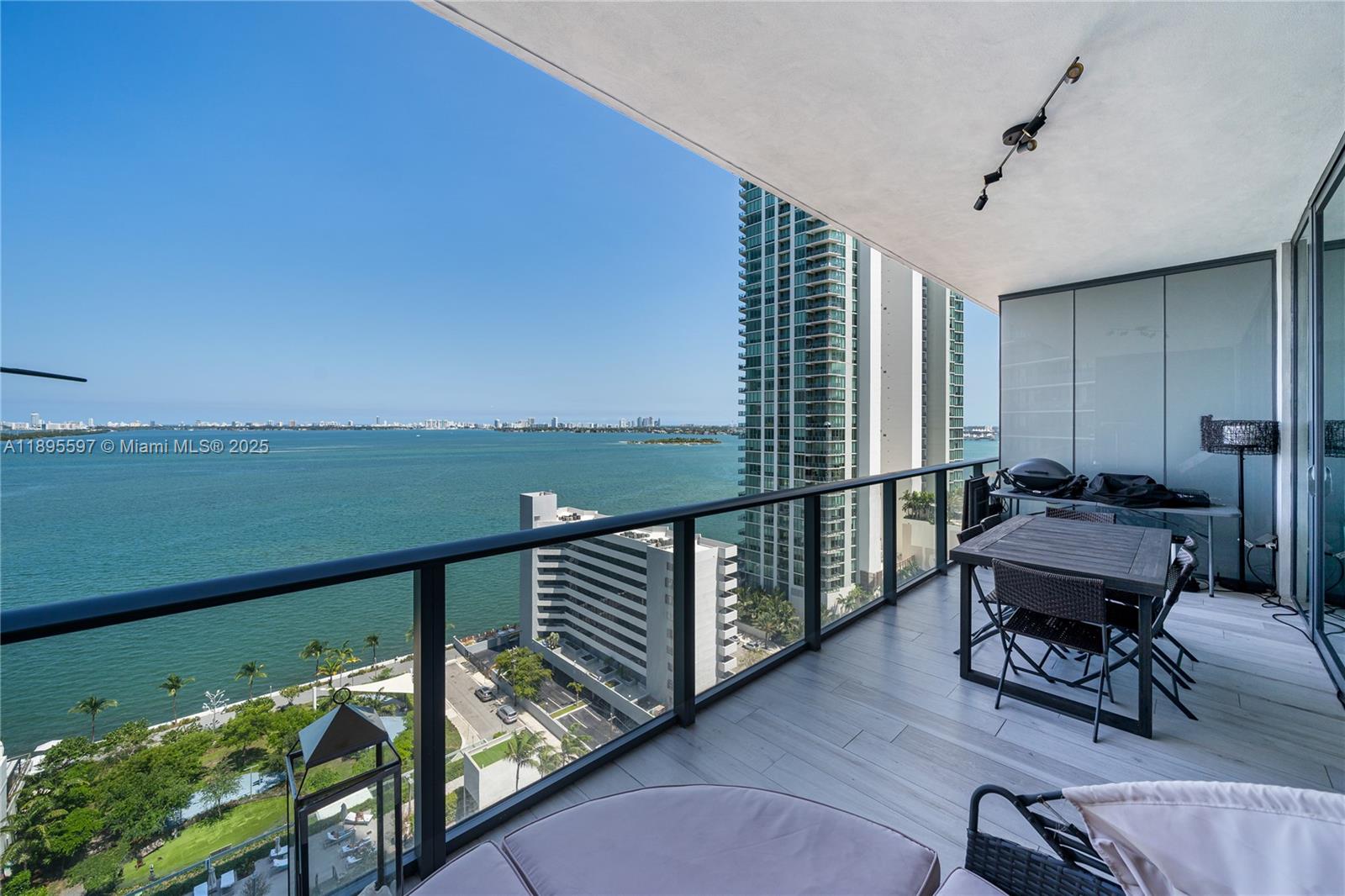 image Gran Paraiso Condo11