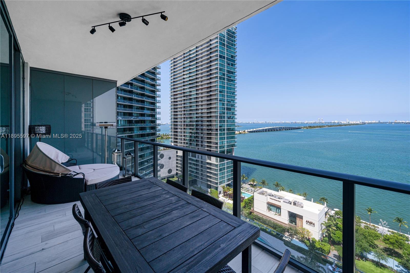 image Gran Paraiso Condo12