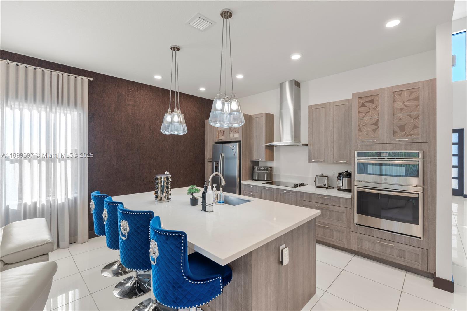 8975 NW 161st Ter Miami Lakes, FL 33018