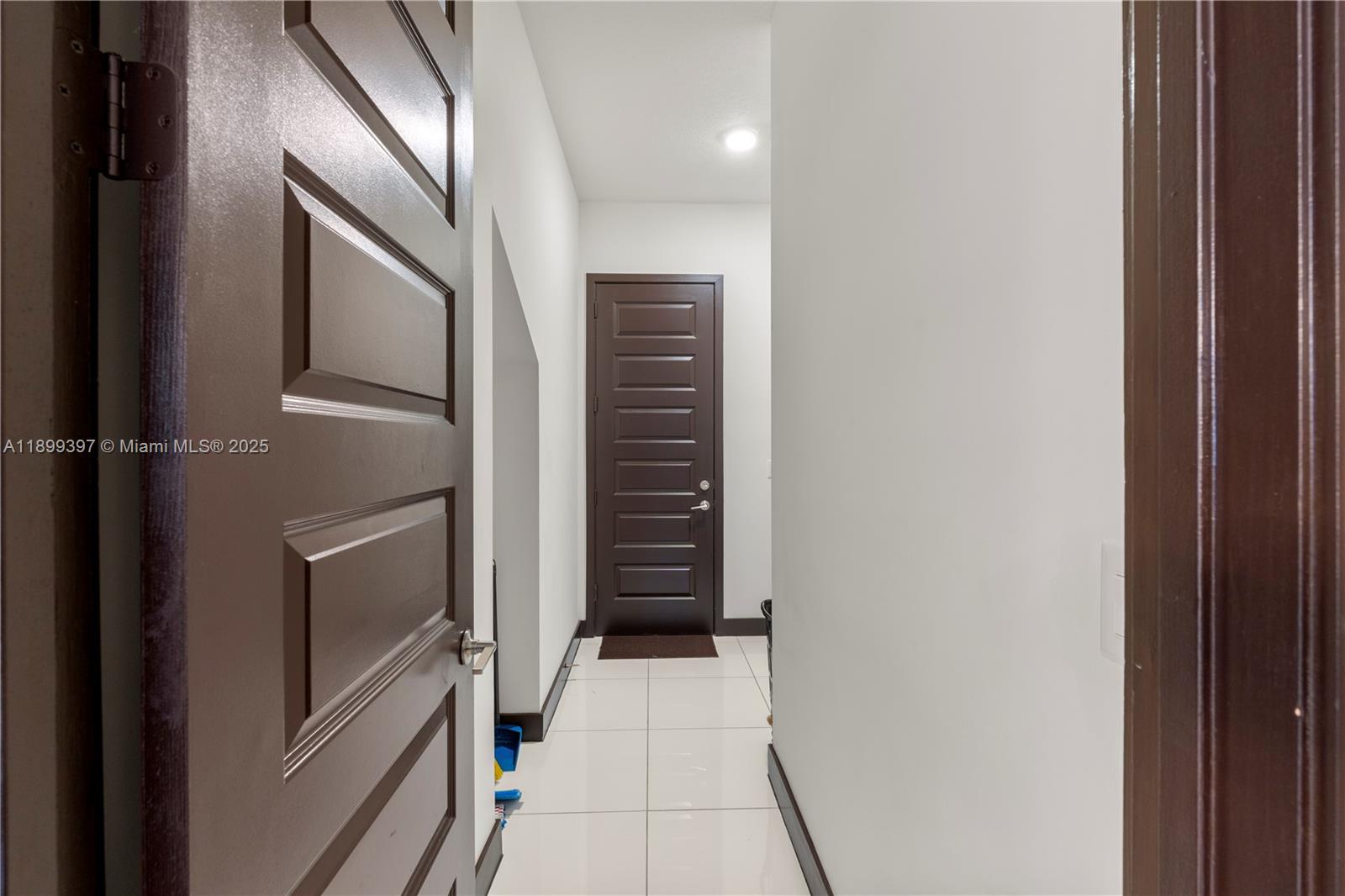 8975 NW 161st Ter Miami Lakes, FL 33018