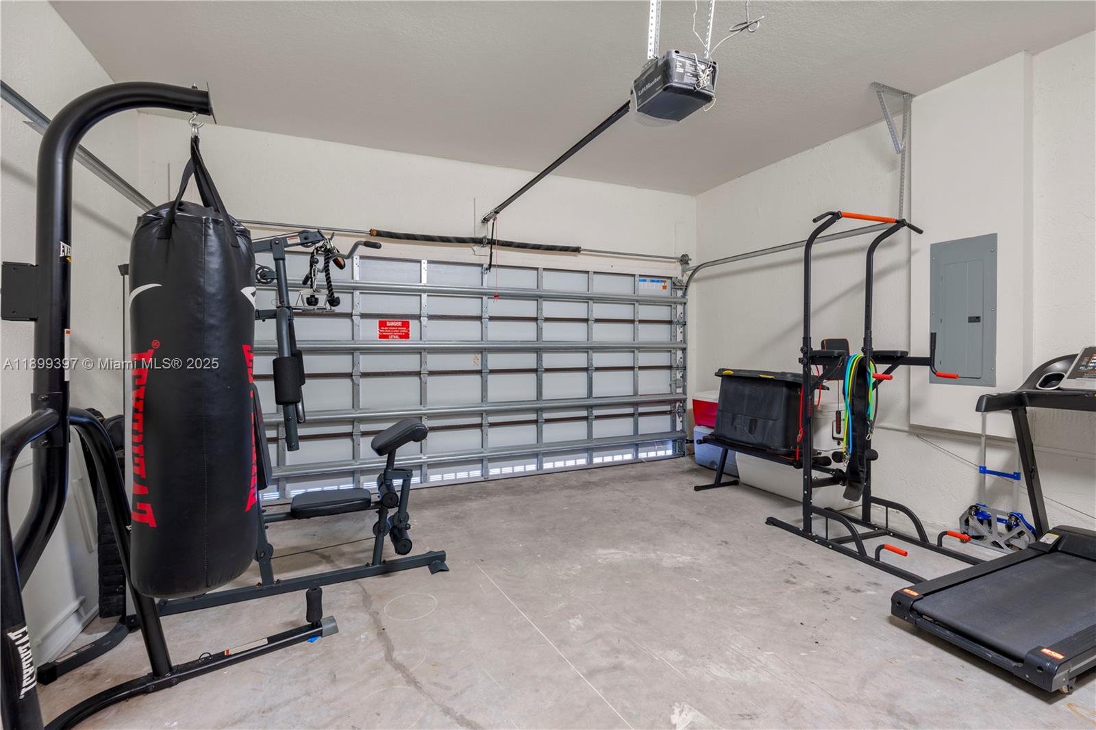 8975 NW 161st Ter Miami Lakes, FL 33018